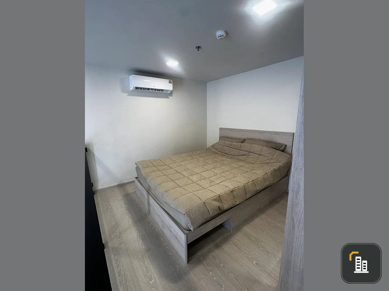 For rent: FLO by Sansiri, high floor unit, spacious and fully furnished. Book now!