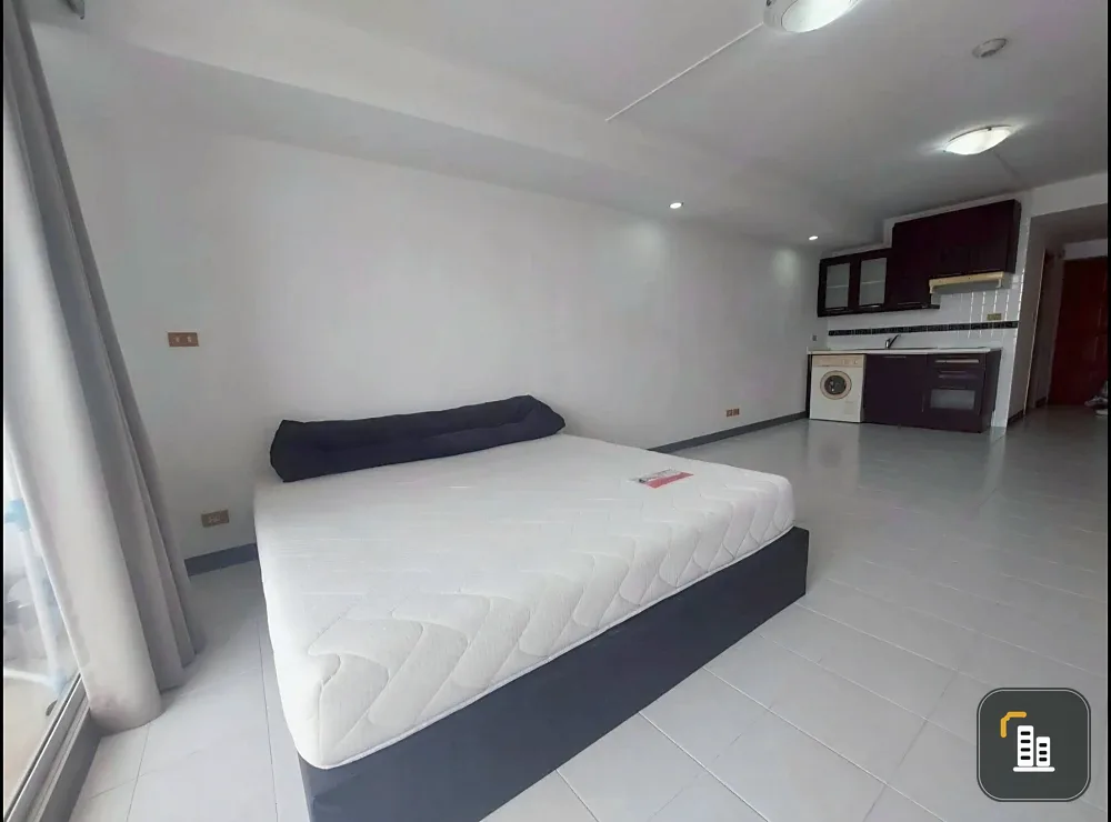 For sale or rent: Supalai Park Paholyothin 21, North-facing unit, excellent location, spacious living area, fully furnished. Book now!