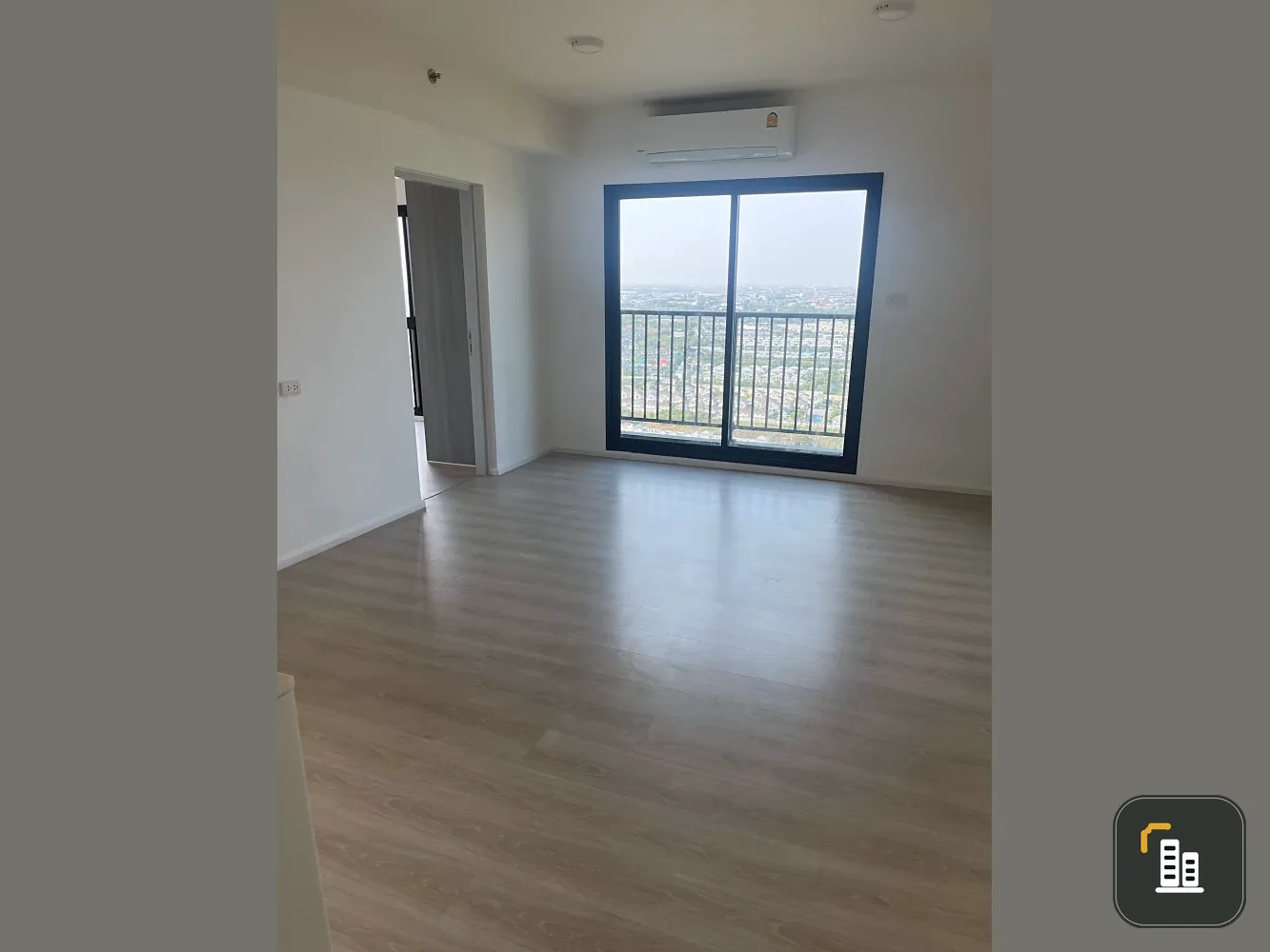 For sale or rent: Aspace Mega 1 condo, unfurnished unit, 32nd floor, expressway view. Perfect for interior design enthusiasts!