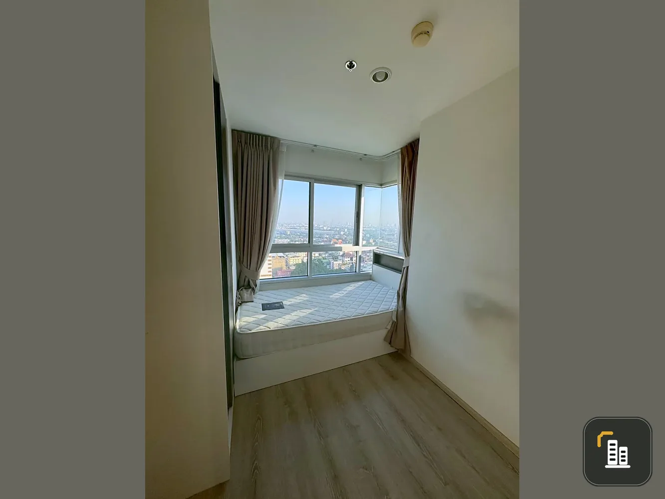 For rent: Chewathai Phetkasem 27, fully furnished apartment on a high floor. Spacious and comfortable. Book now!