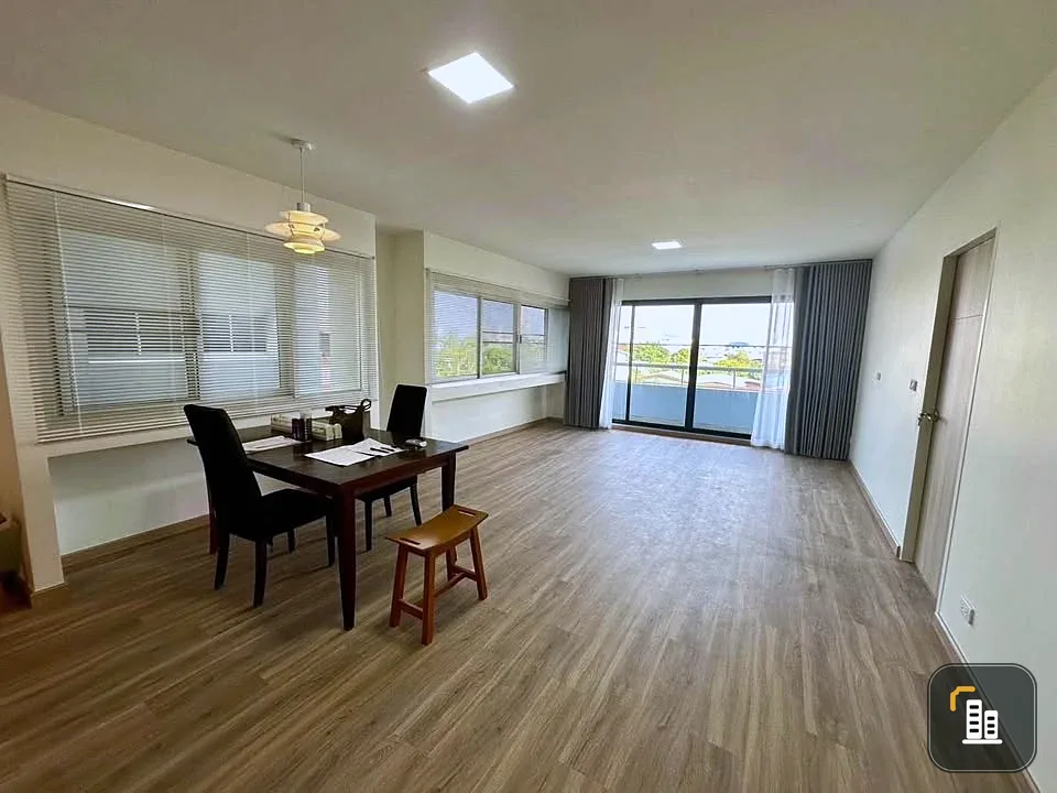 Condo for sale/rent, Garden Court, 4th floor, corner unit. Large room, perfect for the whole family. Own it today! Don't miss out!