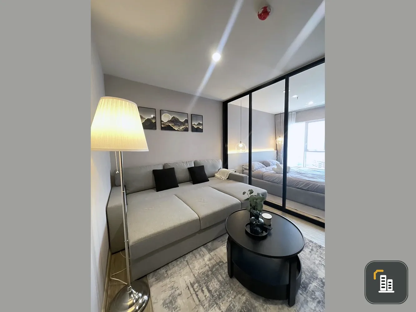 For rent: Regent Home Bangna, very high floor, Chao Phraya River view, next to fire escape, no opposite unit. High-quality built-in furniture. Book no