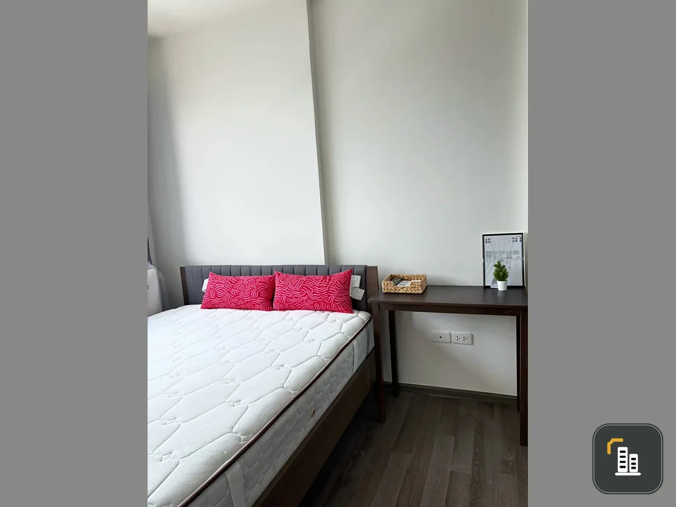 For rent: The Base Park East, fully furnished unit, ready to move in. Book now! (Quickly!)