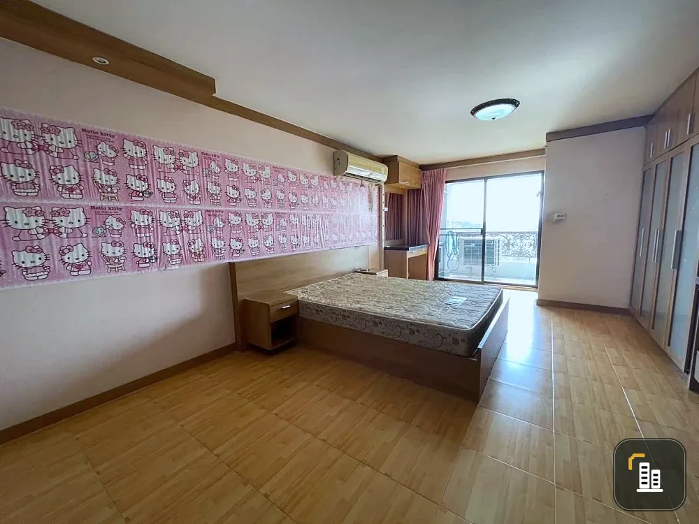 Urgent sale! Champs Elysees Chaengwattana. Spacious rooms with ample living space at an affordable price. You can't miss this!