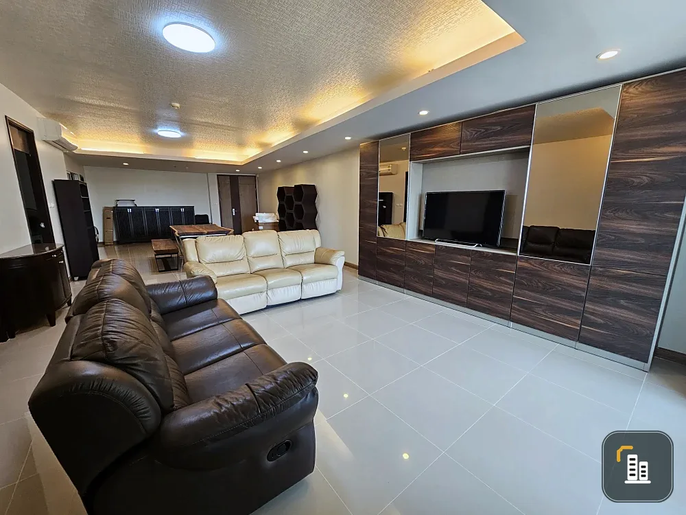 For rent: Supalai River Resort, very spacious unit with 3 bedrooms and 4 bathrooms, stunning Chao Phraya River view. Don't miss out!