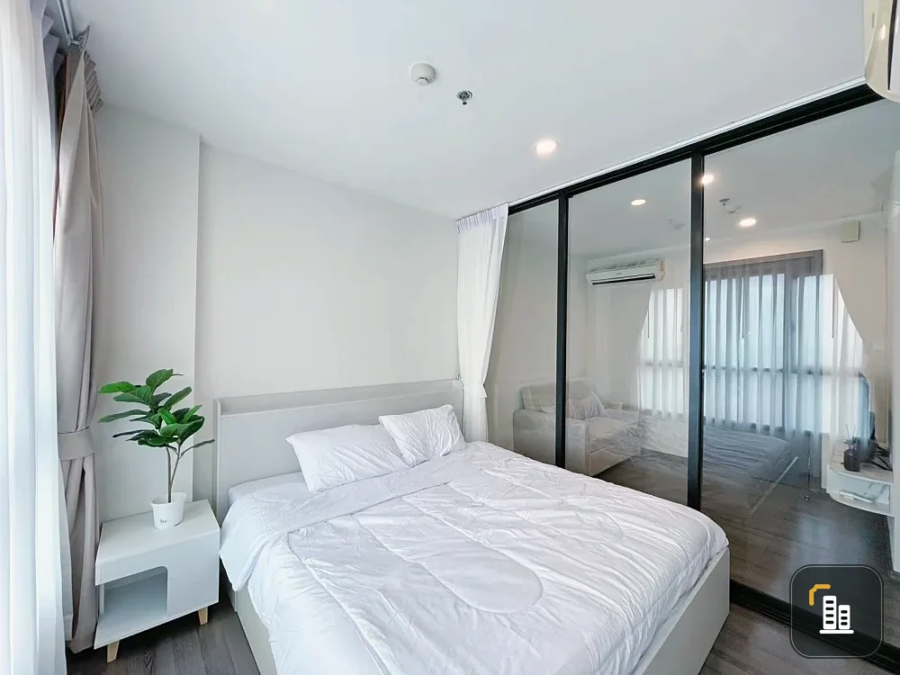 Selling ready-to-move-in units at The Base Park West, fully furnished, high floor. Book now!