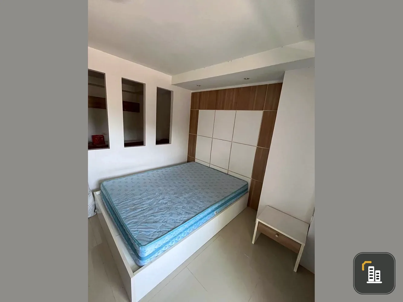 Selling a spacious and comfortable condo at Champs Elysees Chaengwattana. It's on a low floor and ready to move in!