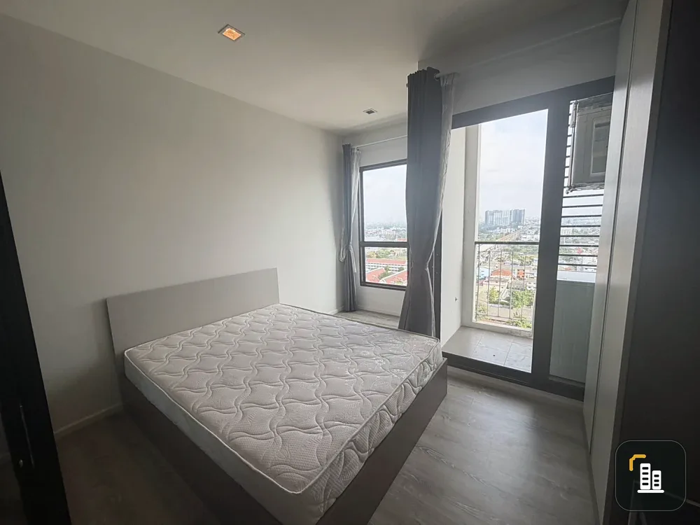 Selling a 1-bedroom, 1-bathroom Knightsbridge Sky River Ocean unit. Excellent location with convenient access. Don't miss this great deal!