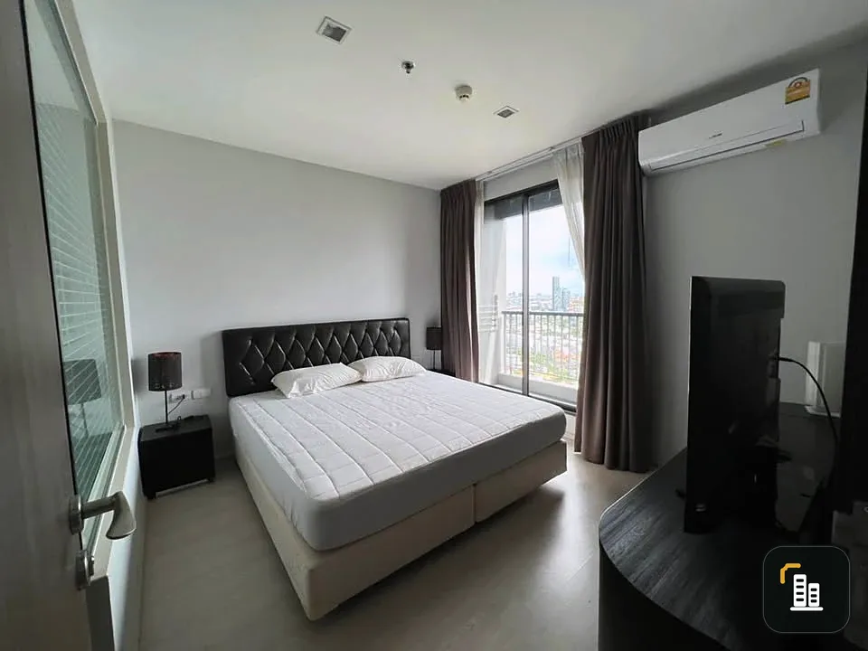 For rent: Rhythm Sukhumvit 44/1, 26th floor unit. Great location, beautiful unblocked view, fully furnished. Book now!