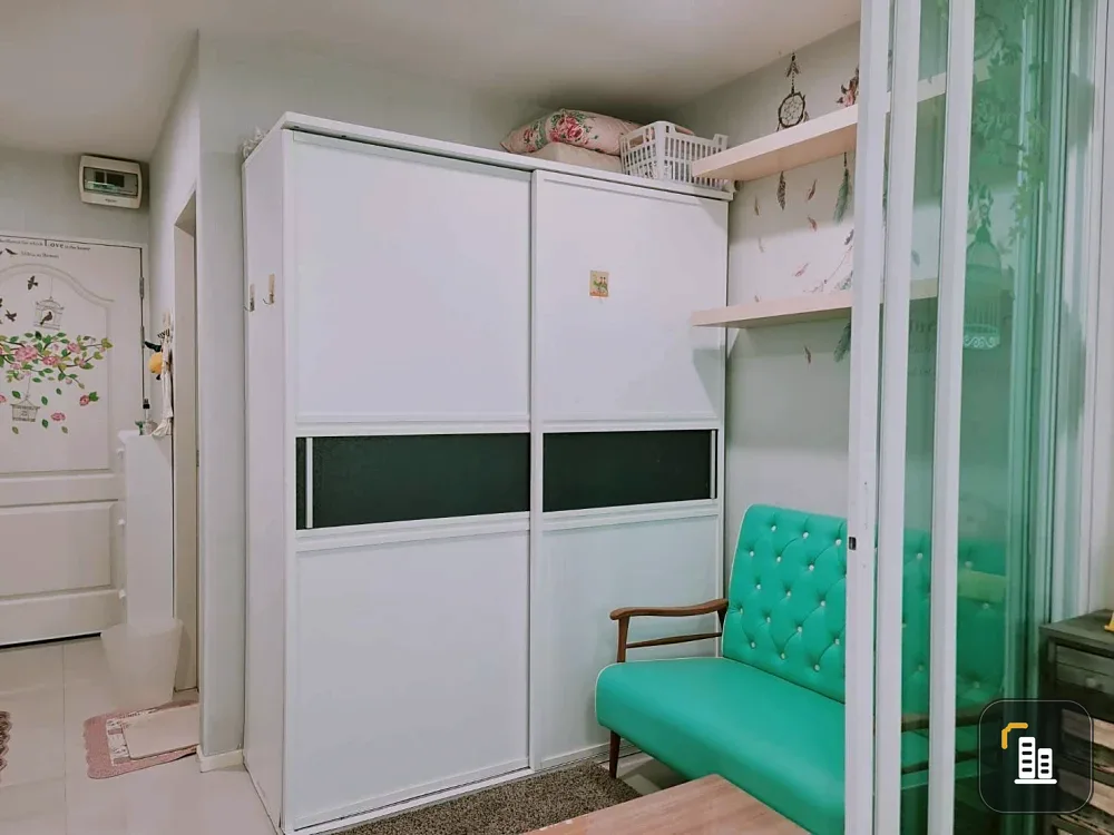 For sale or rent: Kensington Bearing. Rooms are partitioned into separate, clearly defined zones. Great price! Book now!