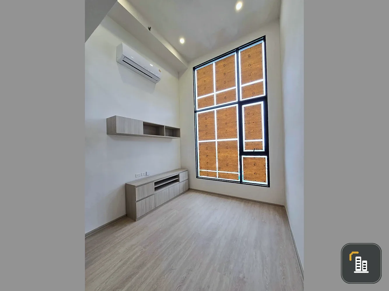Selling Origin Plug & Play E22 Station, 2 bedroom, 1 bathroom corner unit. Rare unit, high privacy. Don't miss out!