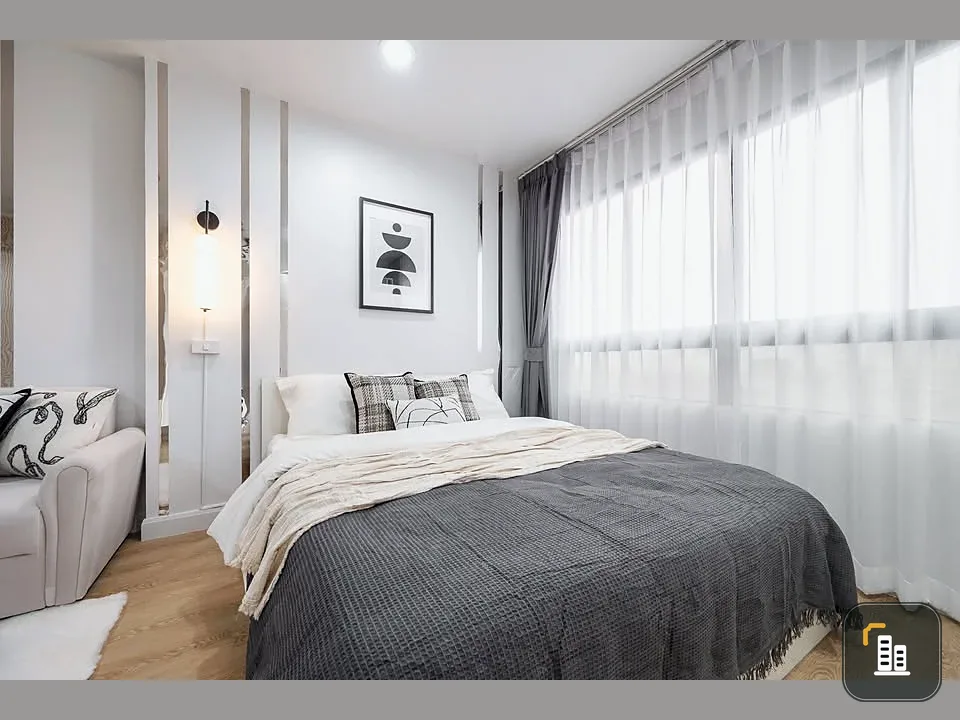 Selling a lovely, fully furnished condo at Lumpini Place Pinklao. High floor, spacious and comfortable. Book now!