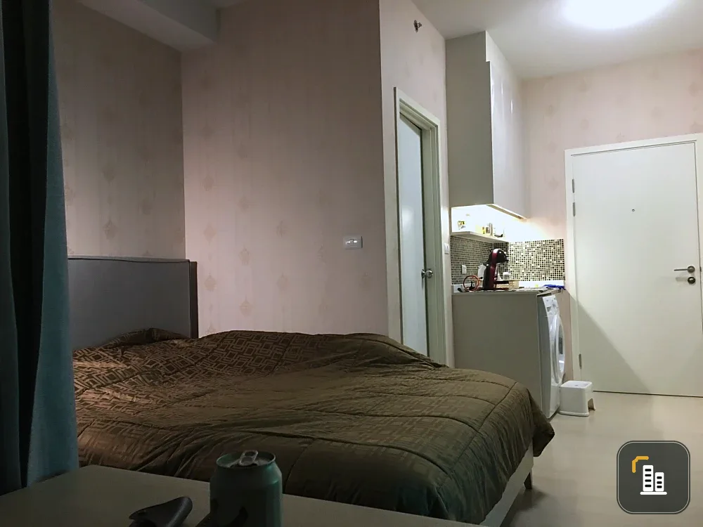 Selling a unit at Chapter One Eco Ratchada-Huai Khwang, 9th floor. Comes fully furnished with all amenities. Book now!