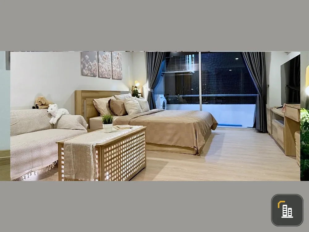 For rent: Ratchada Orchid. Spacious balcony with open city view and good ventilation. Simple yet stylish decor. Fully furnished and ready to move in.