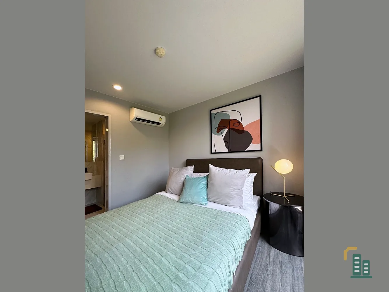 For rent: Ideo Mobi Sukhumvit 40, 4th floor, room with natural garden view. Quiet and peaceful, perfect for relaxation. Book now!