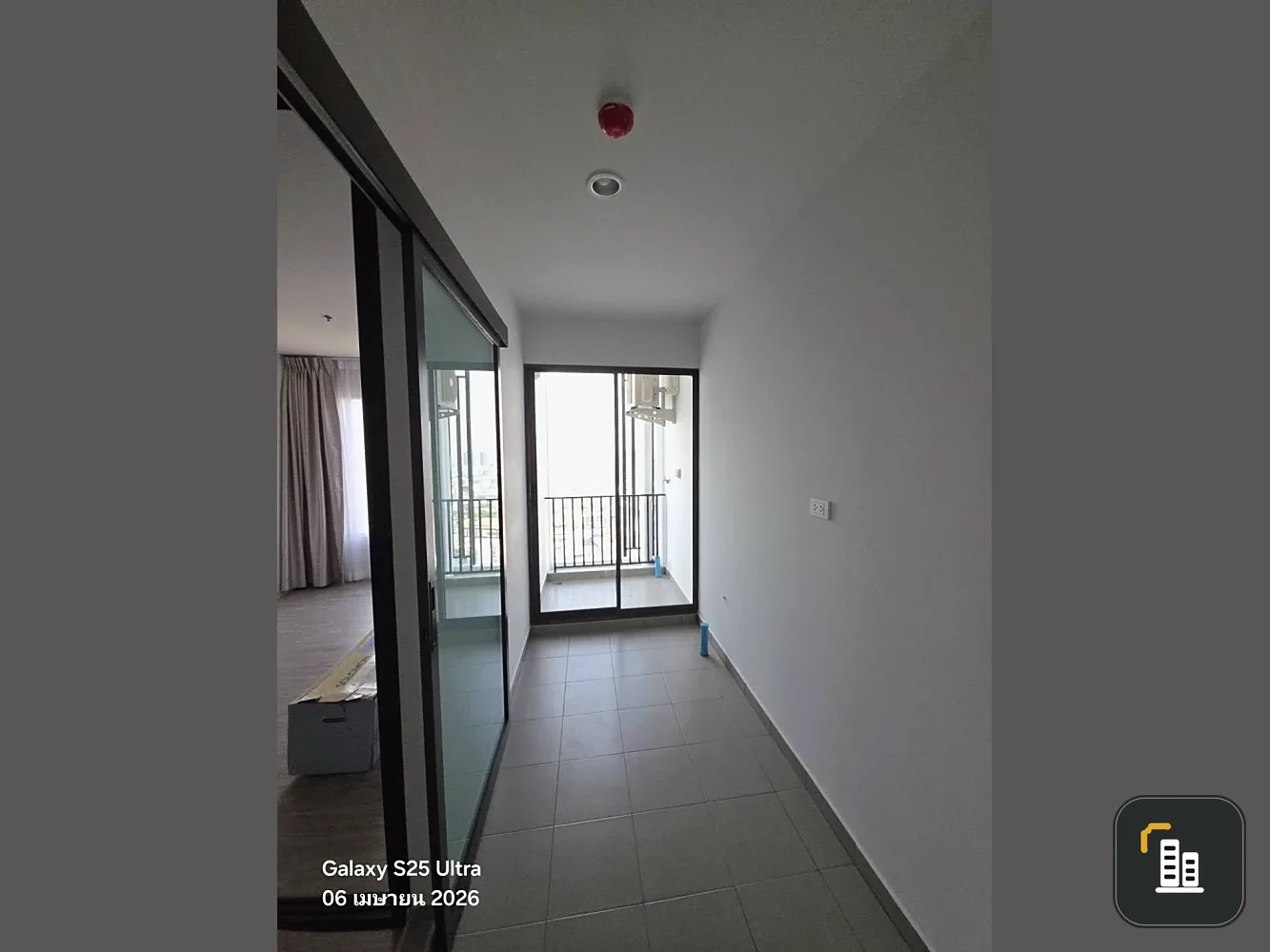 For rent: Regent Home Wutthakat. Well-partitioned rooms with separate zones. Amazing price! You'll regret not booking!