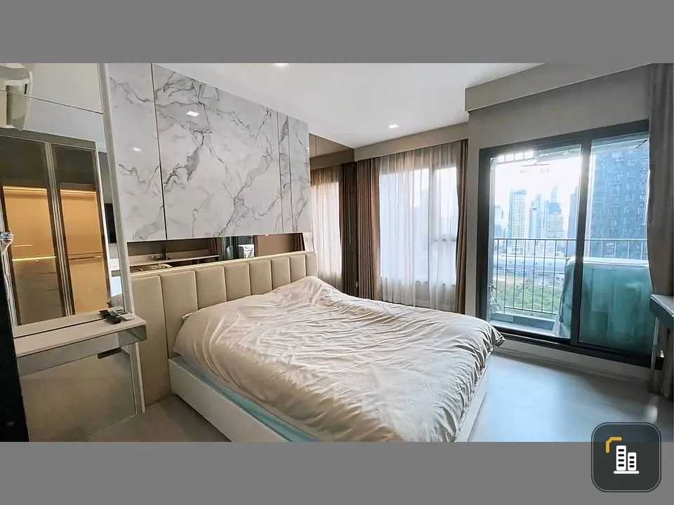 Life Asoke-Rama 9 condo for sale/rent. High floor, corner unit, good ventilation, unobstructed city view. Beautiful room, great price. Book now!