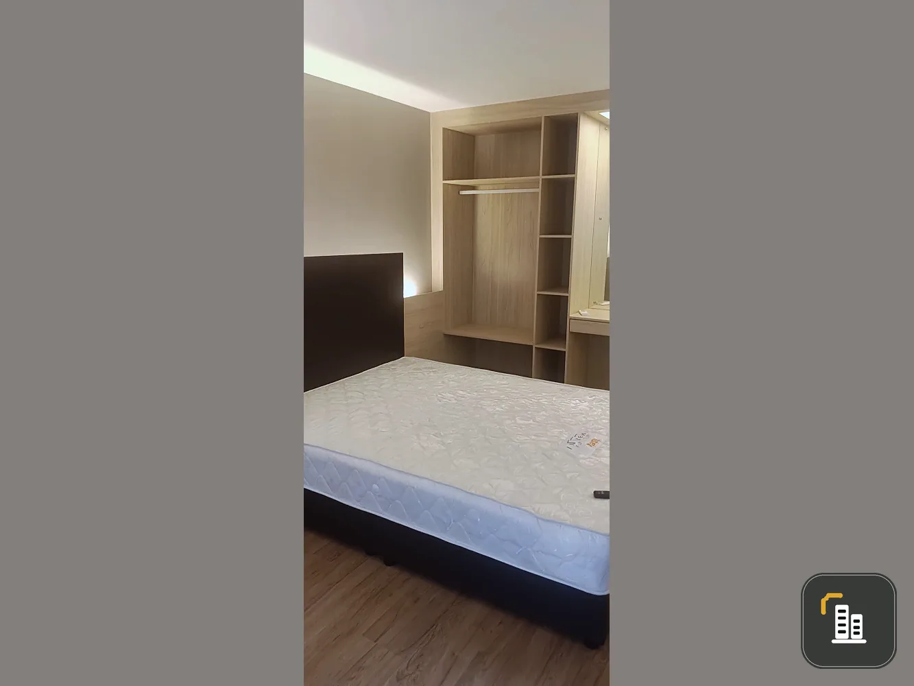 Level Condominium for rent, 5th floor unit. Great location, convenient transportation, fully furnished with appliances. Book now!