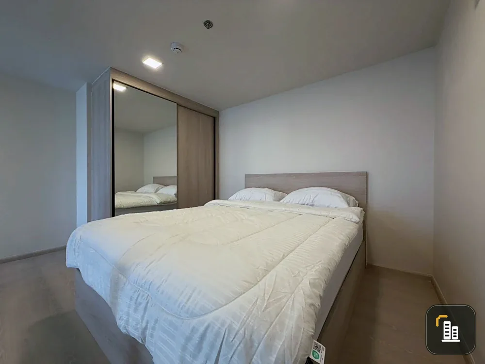 For rent: FLO by Sansiri, spacious room with high ceilings, great location, fully furnished. What are you waiting for?