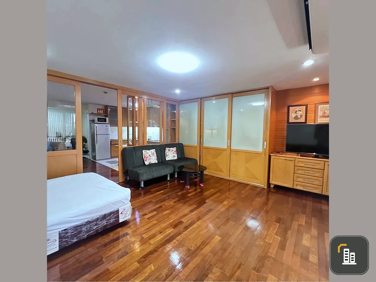 Selling First Tower, 10th floor. Spacious room, fully furnished, ready to move in. Book now! Limited time offer.