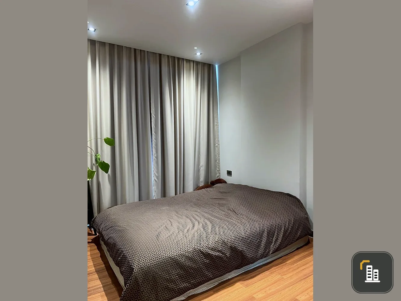 For sale: Yoo Charoen Residence, Town in Town. Pool view, spacious and comfortable, not next to the elevator to reduce noise, next to the fire escape,