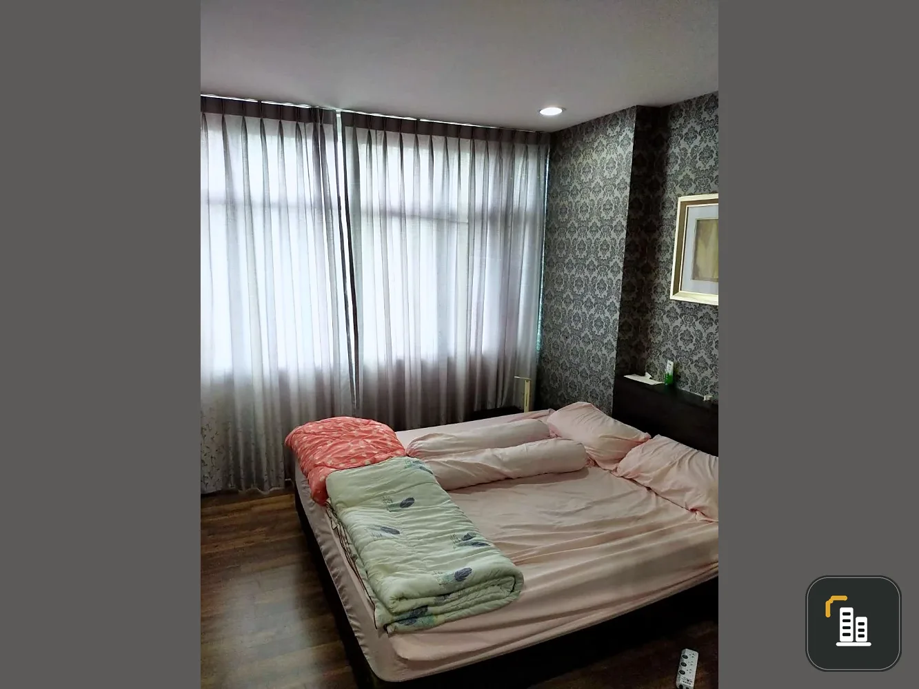 Selling Chewathai Ratchaprarop 2-bedroom unit, fully furnished, great price. Buy now, don't miss out!