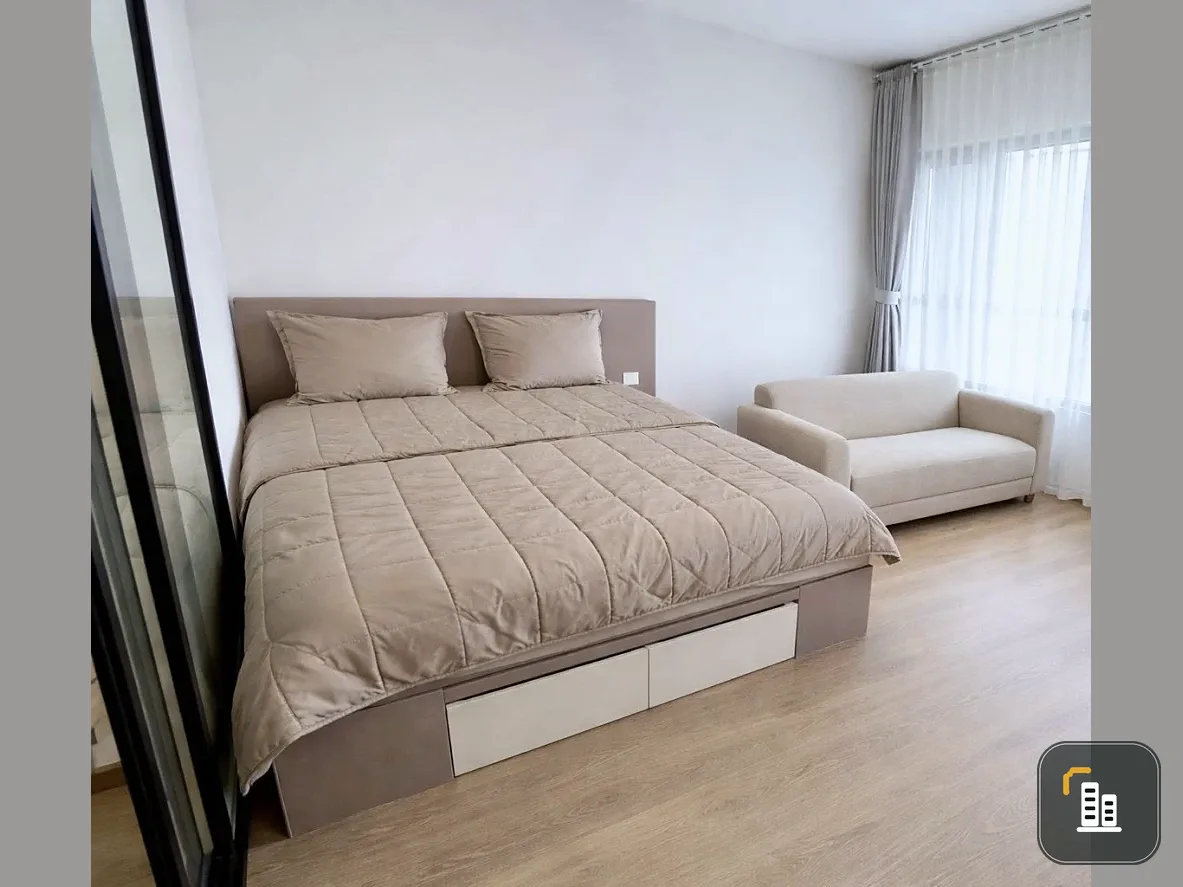 For rent: Life Rama 4 - Asoke, high floor unit, very livable, fully furnished + complete appliances. Book now before it's too late!