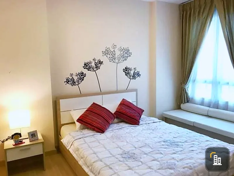 For rent Centric Scene Ratchavipha Condo, city view and swimming pool.