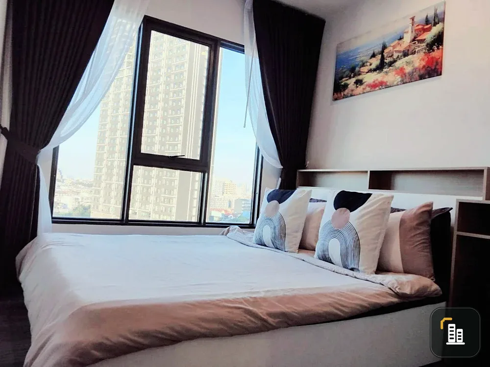 For rent: Regent Home Wutthakat, beautiful unit on the 11th floor, corner unit, north-facing with city views. Not hot as it doesn't get direct sunligh