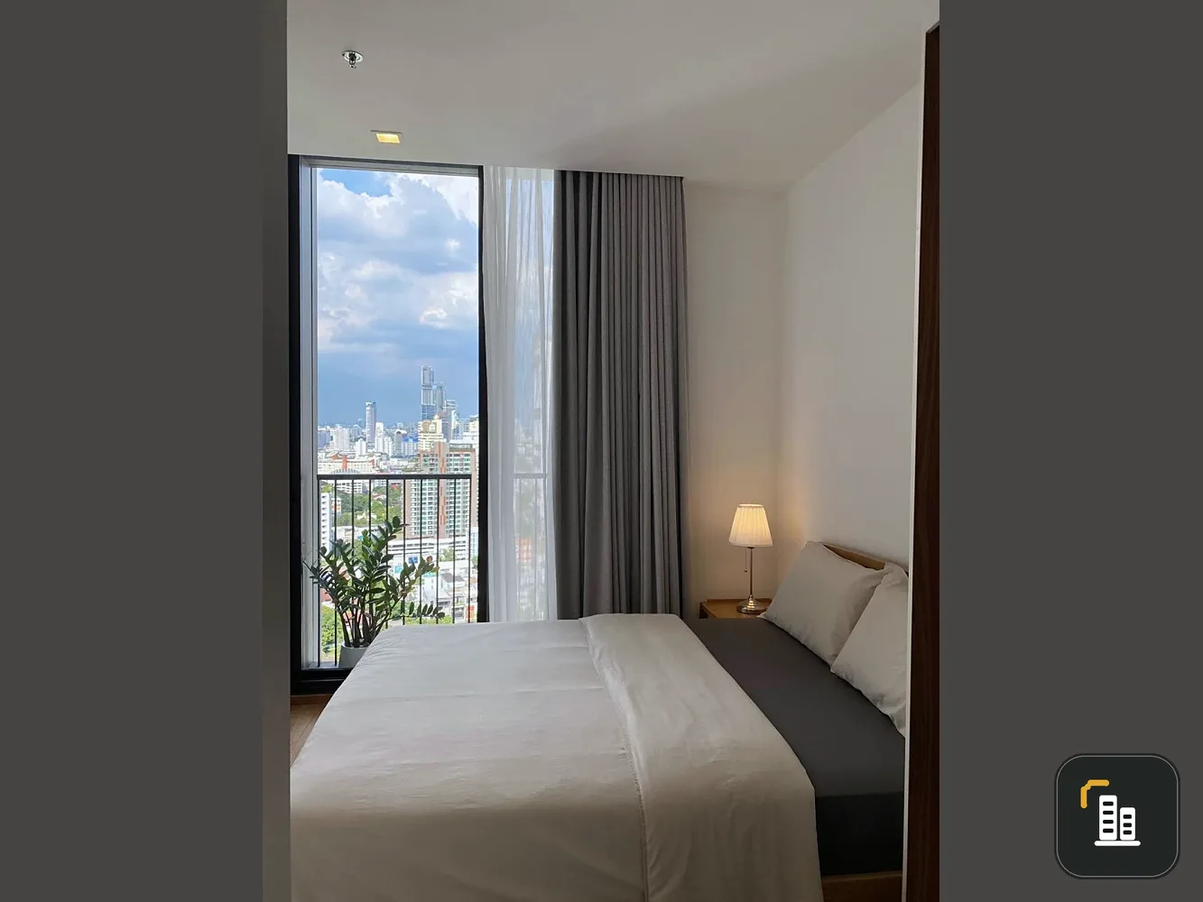 For rent: Noble Around Sukhumvit 33, 26th floor, fully furnished, ready to move in. Book now!