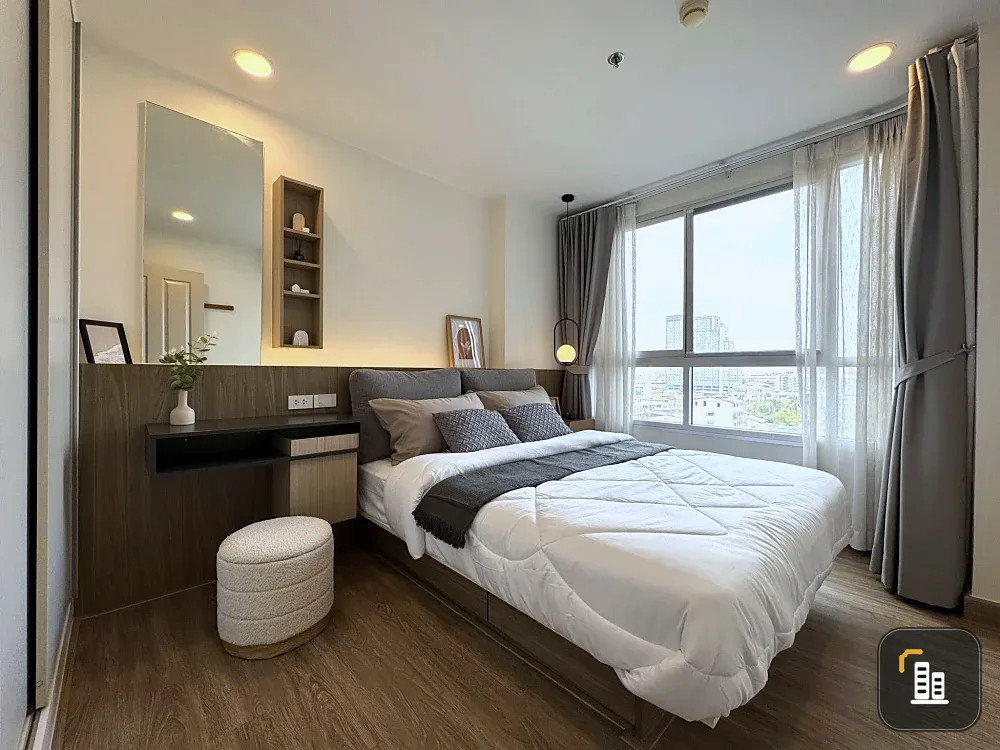 Selling U Delight @ TalatPhlu Station. Beautiful, unblocked city view. Unbeatable value. Ready to move in.