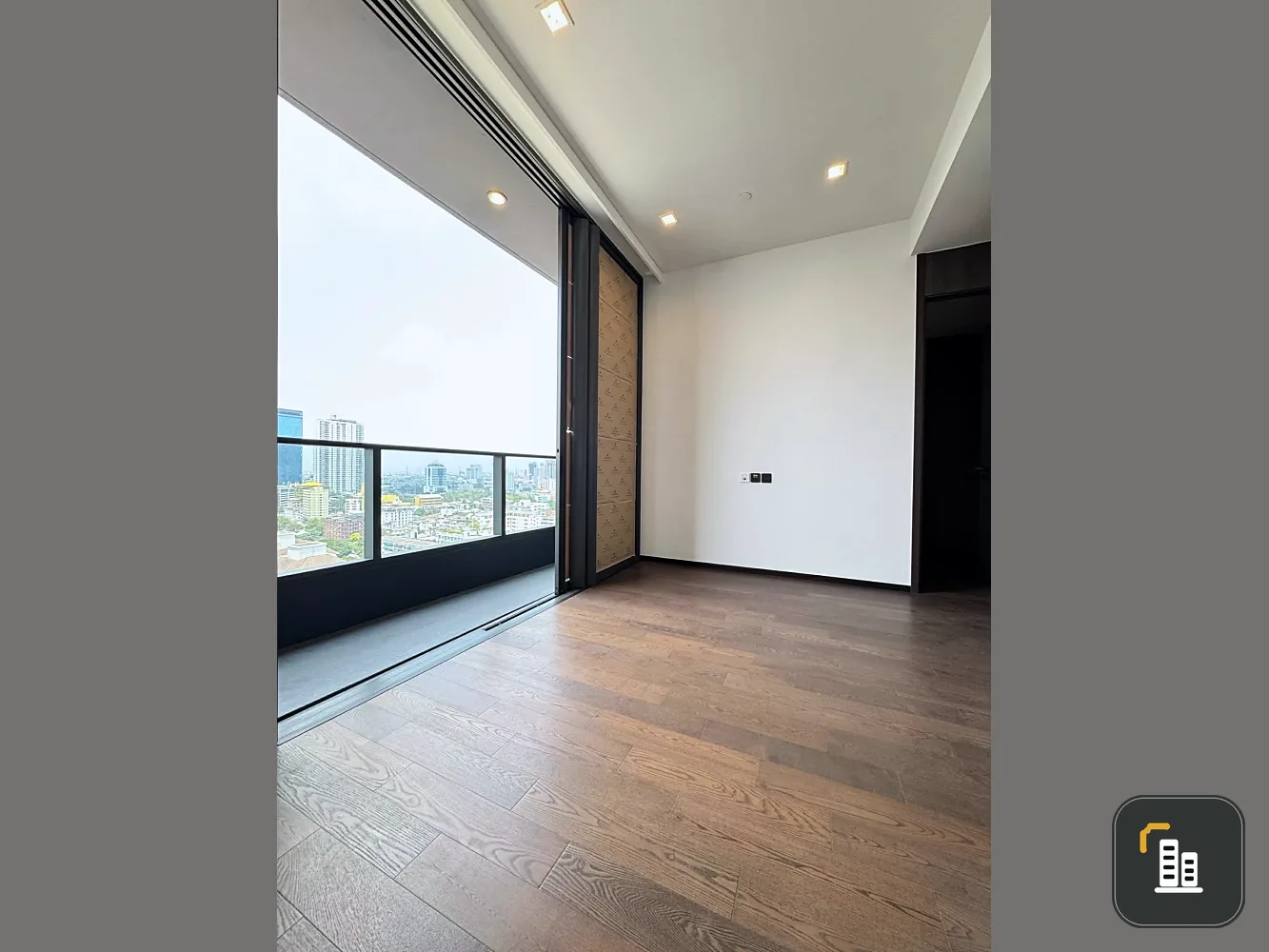 Selling AESTIQ Thonglor, 50 sq m unit on the 19th floor. Luxurious and very private common areas. Book now!