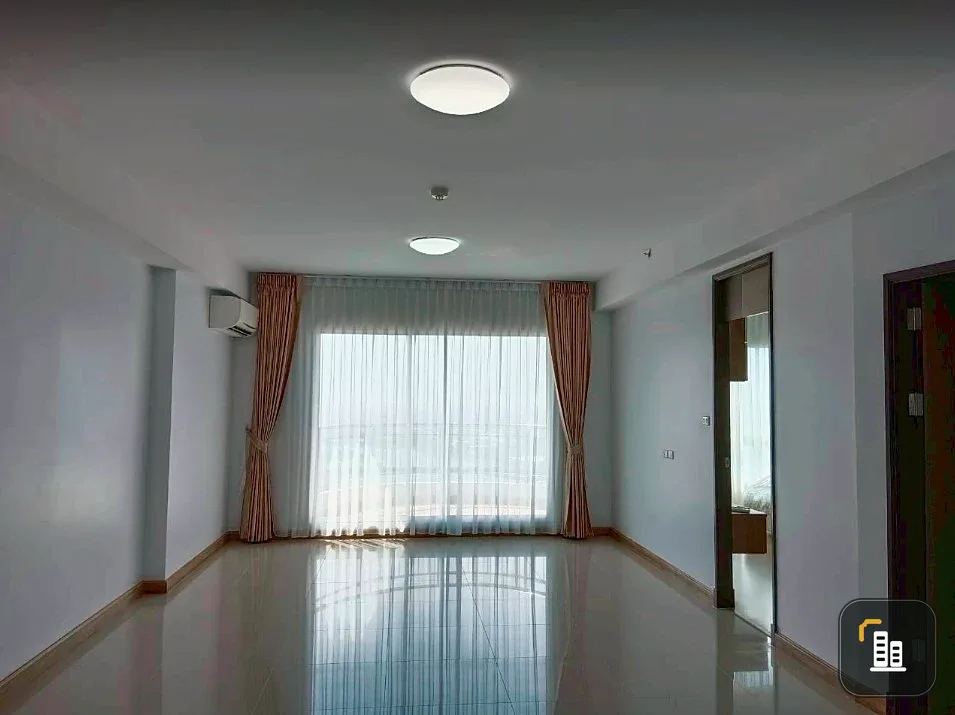 Selling a two-bedroom, one-bathroom unit at Supalai River Resort. Located on the top floor with stunning views. Book now!