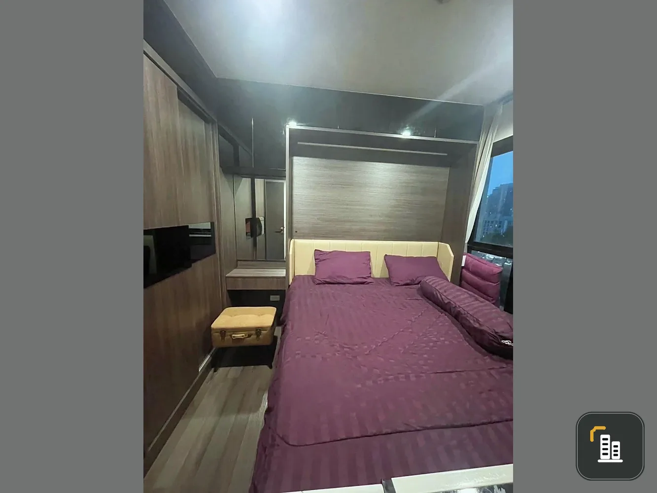 Selling a 1-bedroom unit at The Base Park East, 7th floor, fully furnished with high-quality built-in furniture. Don't miss this opportunity!