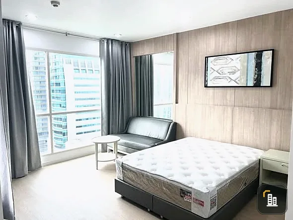 For rent: The Address Chidlom, high floor unit, fully furnished, spacious and comfortable. Book now!