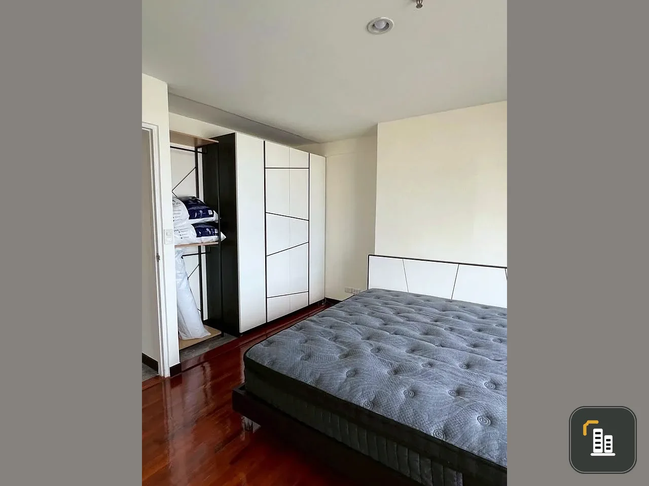 Selling spacious, ready-to-move-in condos at Ratchada Orchid. Fully furnished. Book now, don't miss out!!