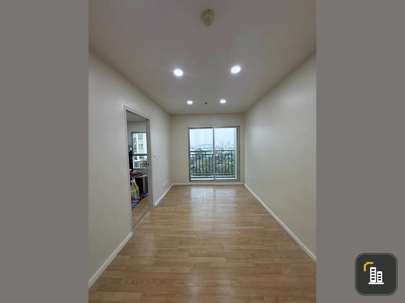 Urgent sale! The Parkland Lite Sukhumvit – Paknam, 7th floor, pool and city view. Well-designed floor plan with clearly separated bedrooms. Book now!