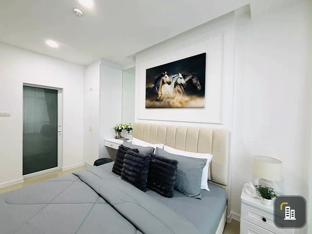 For sale: CC Condominium 1 (Pattaya Central). Beautifully decorated unit with bright, comfortable colors. A very pleasant place to live! Book now!