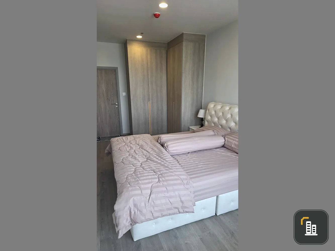 For rent: THE CROWN Residences, ready to move in, high floor, fully furnished. Book now!
