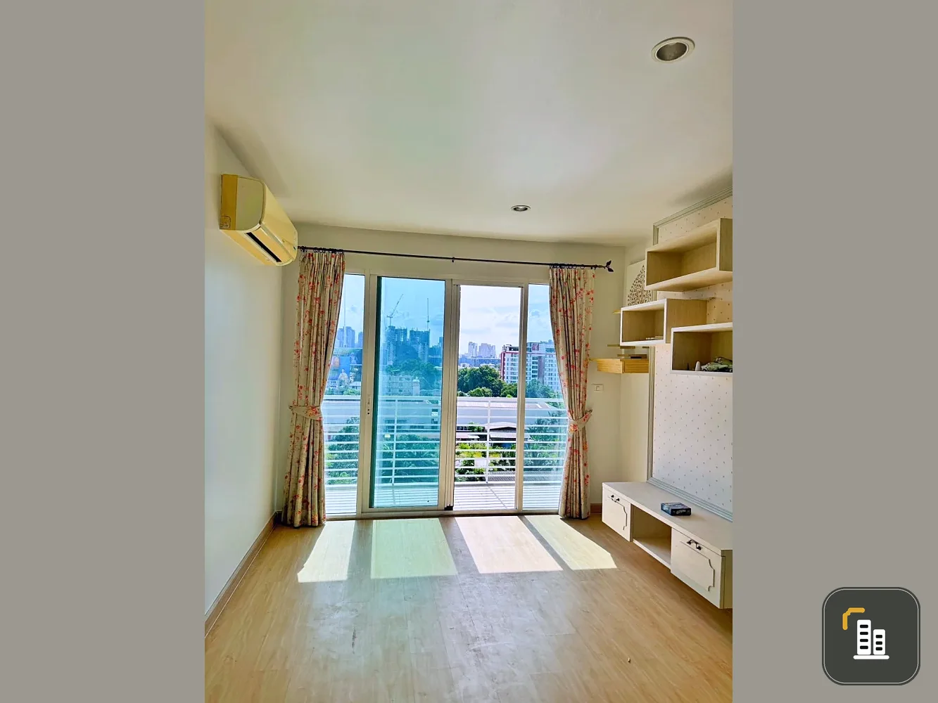 Condo for rent at THE MARK Ratchada – Airportlink. Spacious and comfortable rooms with ample living space. Book yours today!