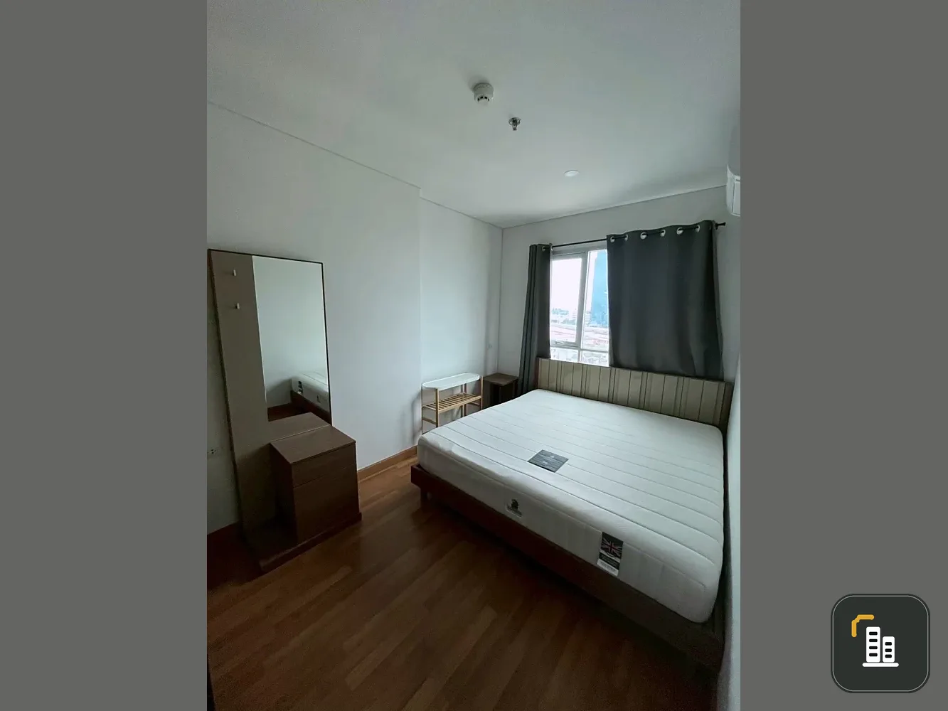 Selling LUMPINI PLACE Ratchada-Sathu, the best unit, hot offer! Includes furniture and appliances, ready to move in.