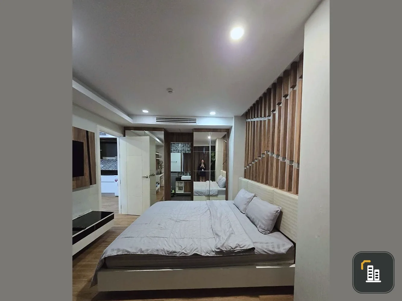 Selling 2-bedroom Dusit Grand Park condo with spacious living area and complete amenities. Book now!