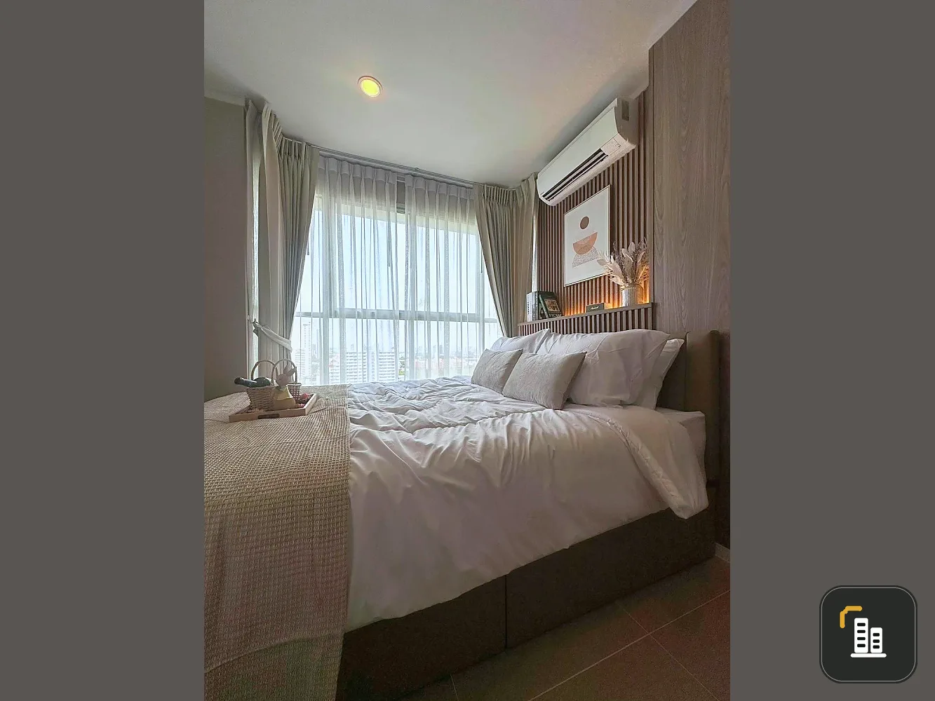 Selling a stunningly decorated Lumpini Parkbeach Jomtien condo with high-quality built-in furniture. Move-in ready!