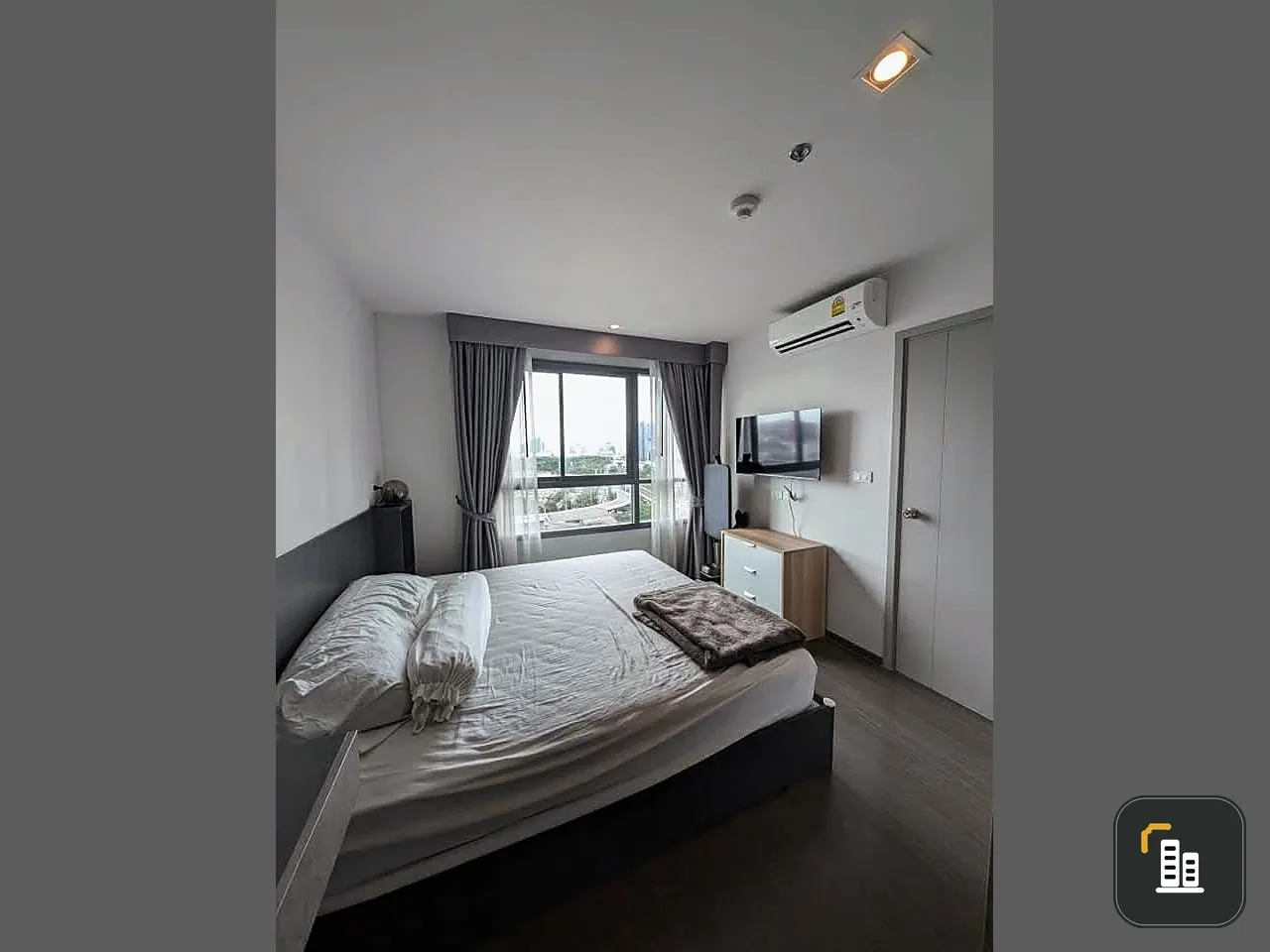 For sale or rent: Ideo Phahonyothin-Chatuchak condo, ready to move in, fully furnished with appliances. Just bring your personal belongings.