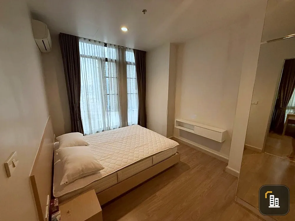 Selling a corner unit at The Capital Ratchaprarop-Vibha. Quiet area, great location, beautiful city view, unblocked. Book now!