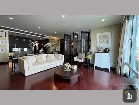 For rent: The Park Chidlom, very large unit with 3 bedrooms and 4 bathrooms. Home-like atmosphere. Move-in ready.