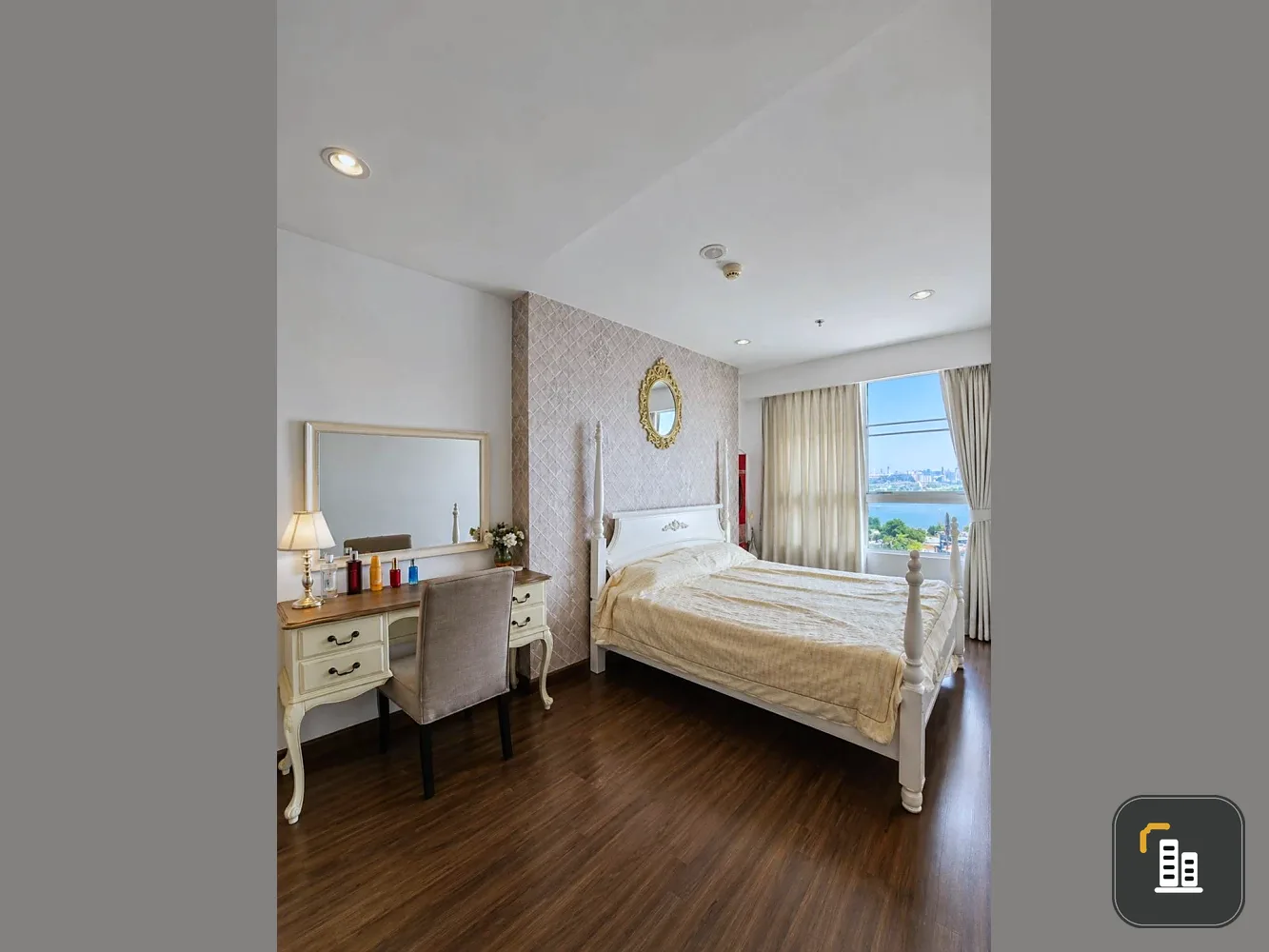 For sale: Supalai Prima Riva, a luxury condominium on the Chao Phraya River, fully furnished and ready to move in.