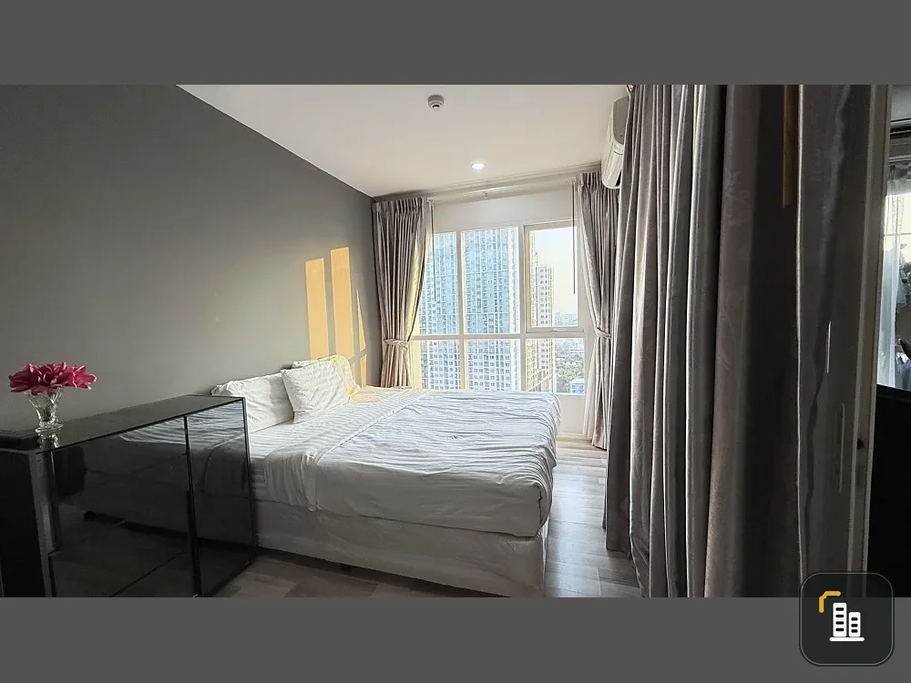 Selling The Key Wutthakat, 15th floor, BTS view. Free! Furniture and appliances included. Don't miss out!