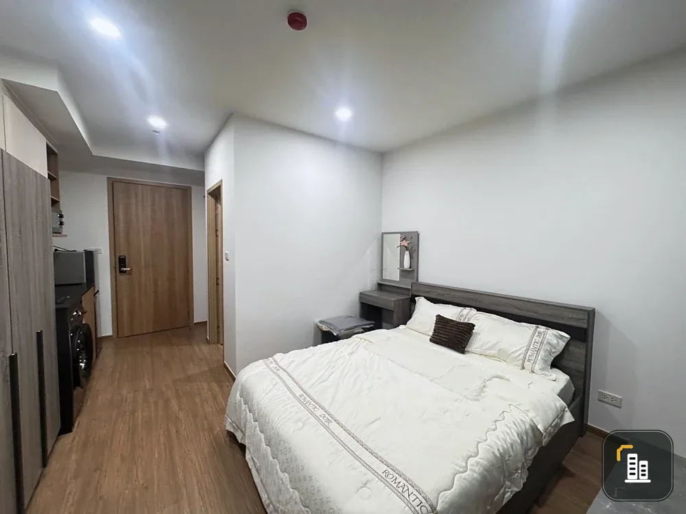 Urgent rental! The Livin Phetkasem 37. Nice room, fully furnished with appliances. Amazing price! Don't miss out!