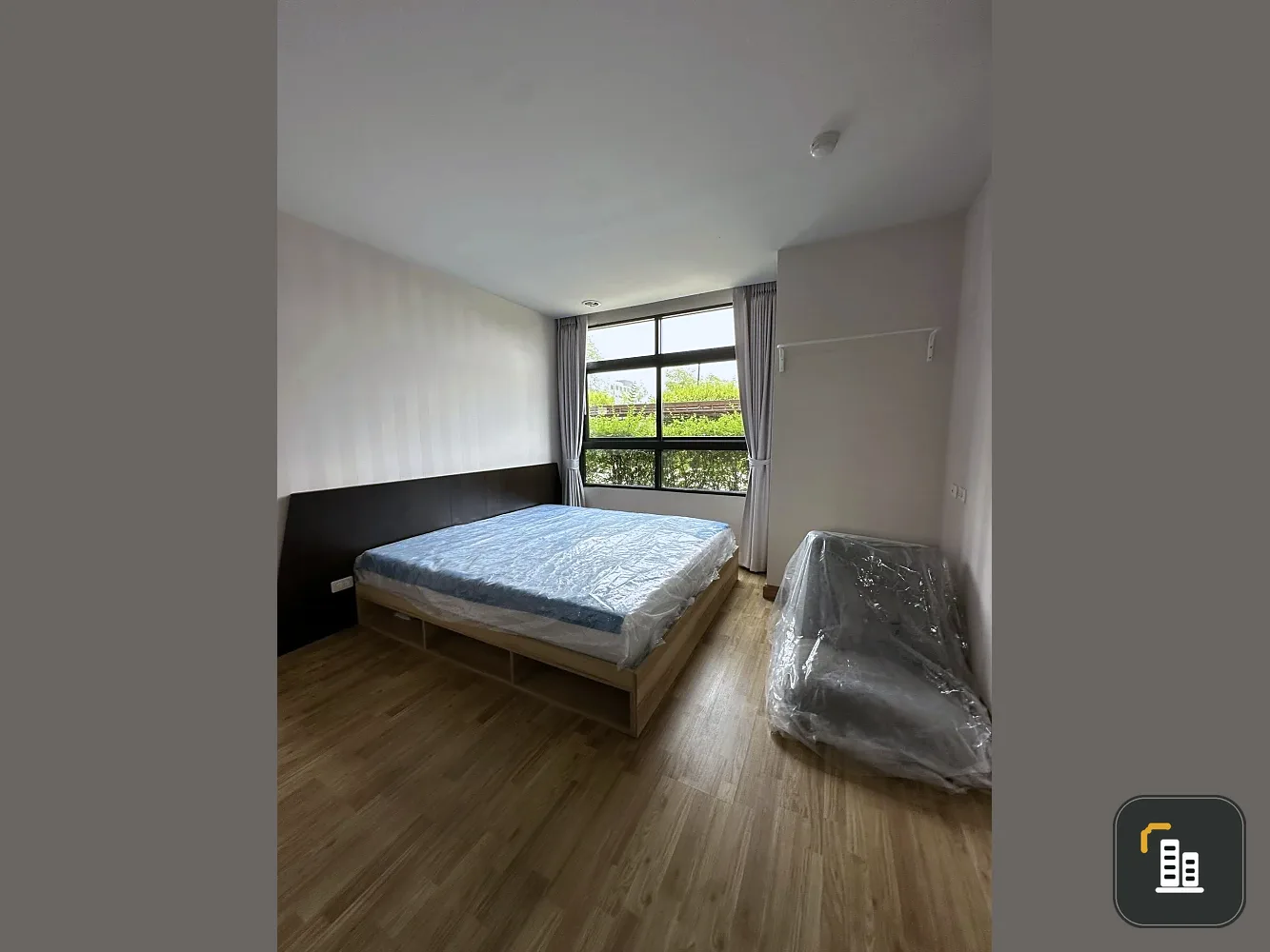 For sale or rent: Baan Navatara. Comfortable rooms in a great location, fully furnished with appliances. Book now!